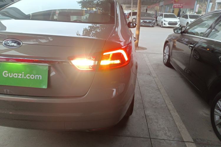 Used Ford Escort 2015 1.5L Automatic Fashion Model