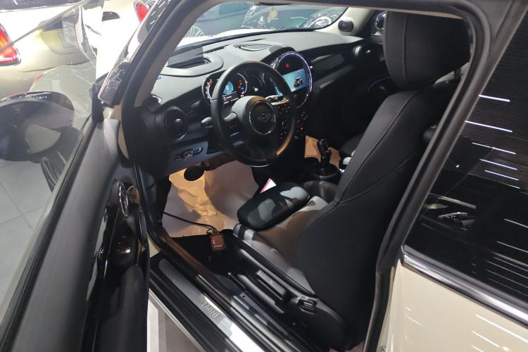 Used MINI MINI 2023 1.5T COOPER Artist
