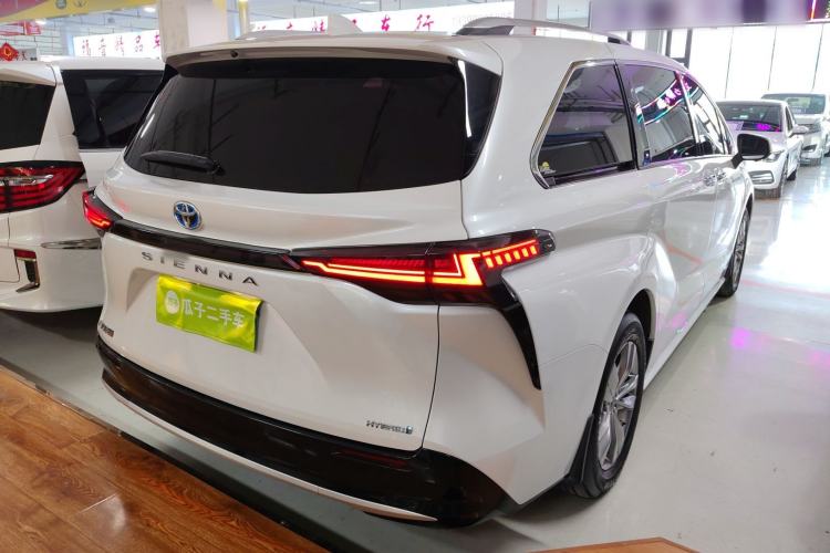Used Toyota Sienna 2023 2.5L Hybrid Comfort Edition
