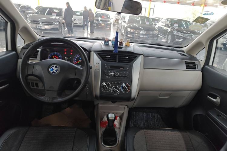 Used Venucia R50 2016 1.6L Manual Elite Edition
