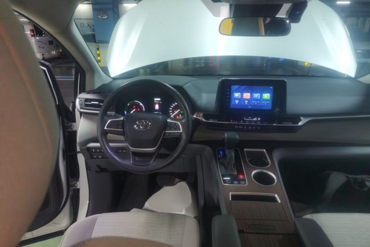 Used Toyota Sienna 2023 2.5L Hybrid Comfort Edition