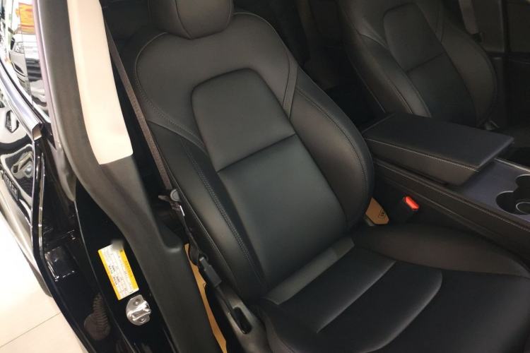 Used Tesla Model Y 2023 Rear-Wheel-Drive Version
