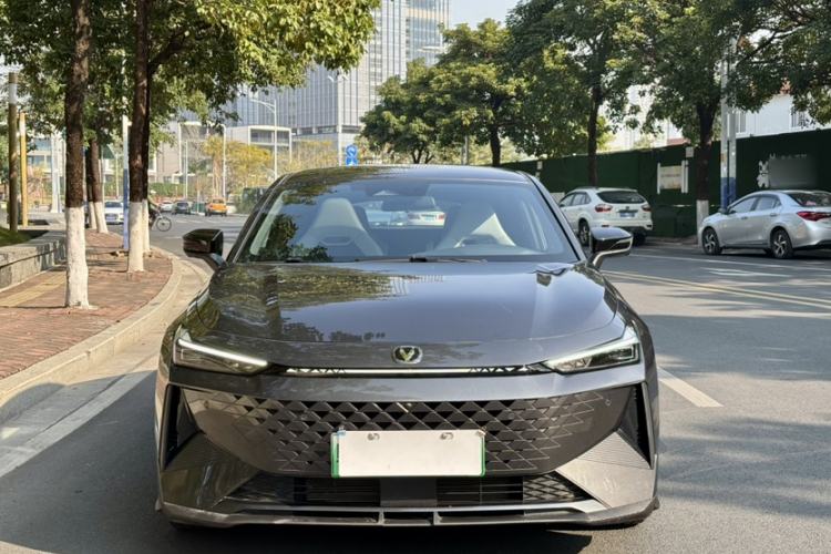 Used Changan UNI-V iDD 2024 Blue Whale Smart Electric iDD 136km ZhiKu Model