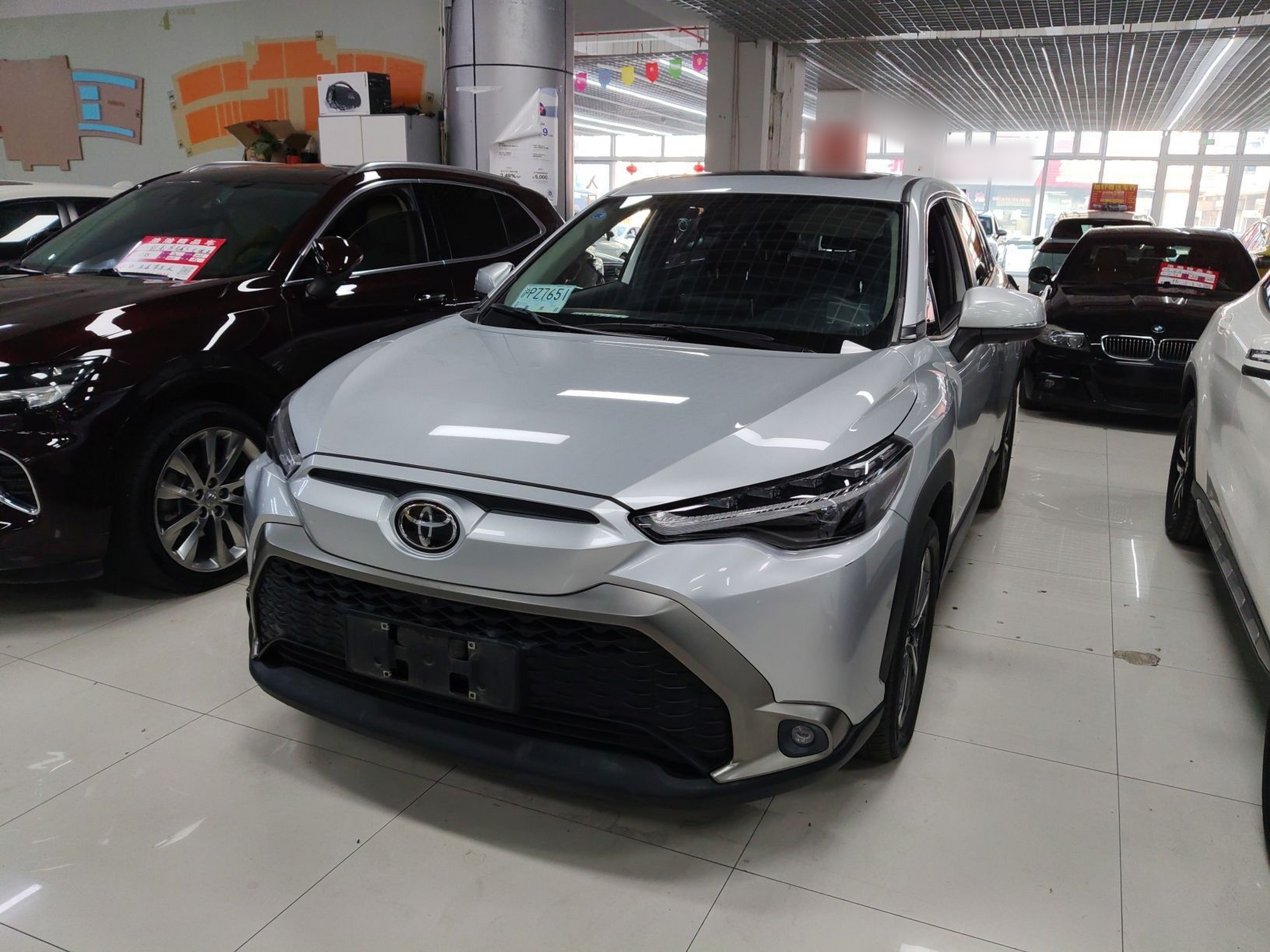 تحت مقدمة السيارة