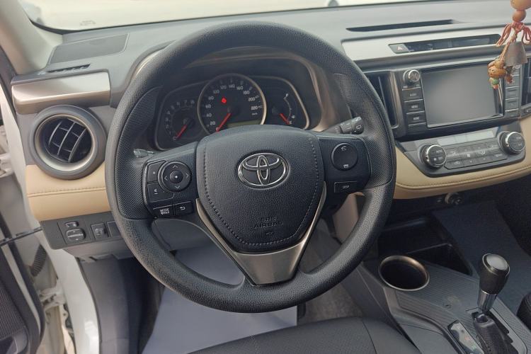 Used Toyota RAV4 2015 2.0L CVT Two-Wheel Drive Fashion Edition
