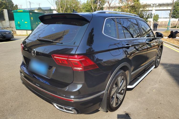 Used Volkswagen Tiguan L 2023 Restyled 330TSI Automatic Two-Wheel Drive R-Line Enhanced Comfort Version