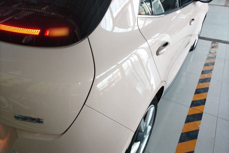 Used ORA Good Cat 2023 401 km Standard Range Luxury Version Lithium Iron Phosphate
