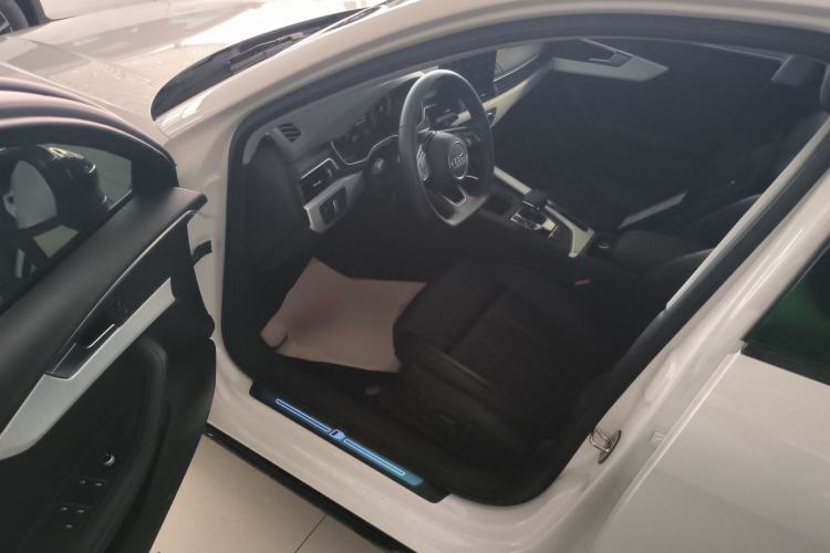 Used Audi A4L 2022 40 TFSI Luxury Dynamic Model
