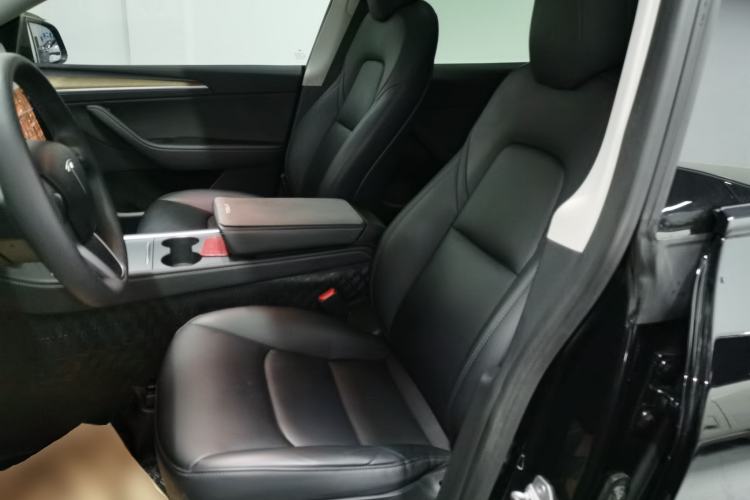 Used Tesla Model Y 2021 Long-Range All-Wheel-Drive Version
