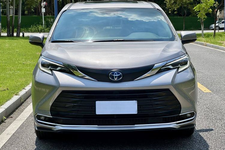 Used Toyota Sienna 2023 2.5L Hybrid Comfort Edition
