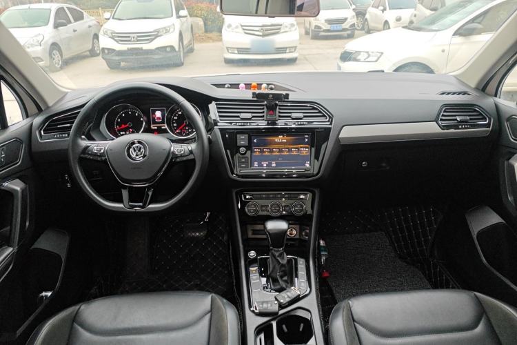 Used Volkswagen Tiguan L 2019 330TSI Automatic Two-Wheel Drive Panoramic Comfort Edition China VI Standard
