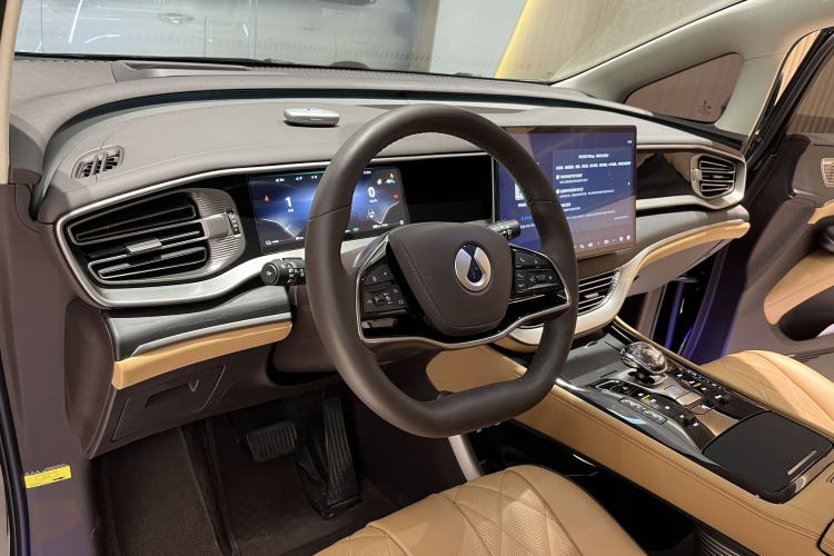 Used Denza D9 2024 DM-i 980 Four-Wheel Drive Flagship Model
