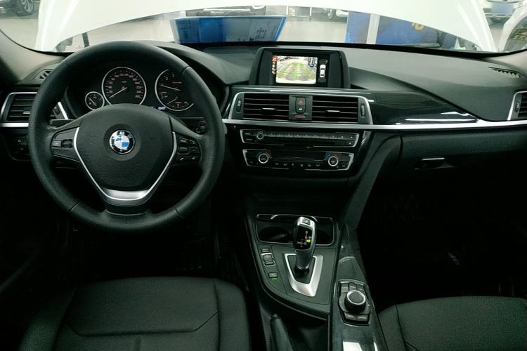 Used BMW 3 Series 2017 318i Fashion Model
