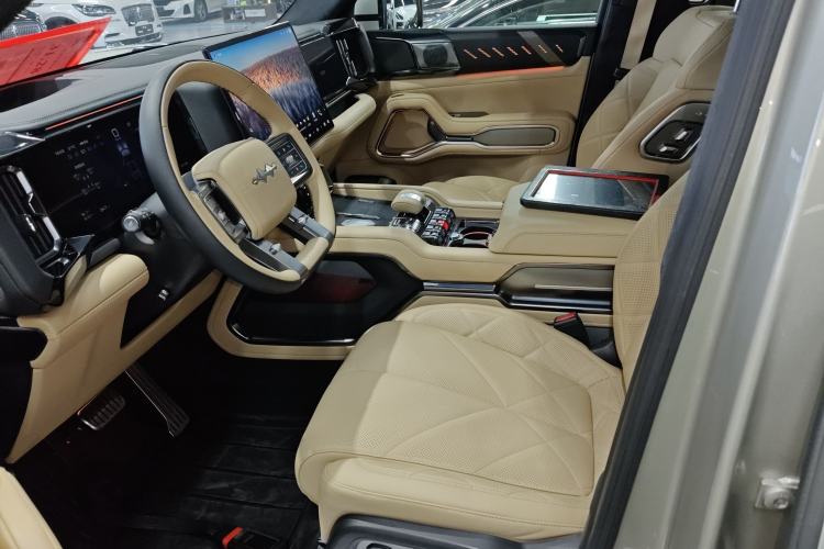 Used  Leopard 8 2025 Smart & Brave Flagship Edition 7 Seats
