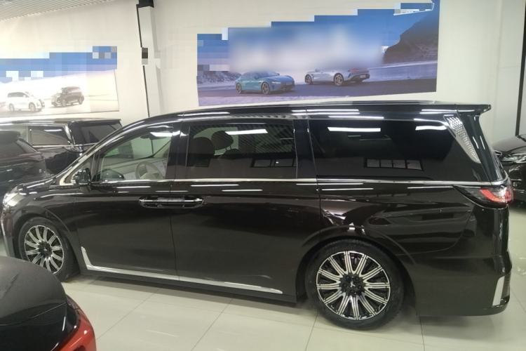 Used VOYAH Dream 2025 EV Four-Wheel Drive Flagship Kunpeng Edition