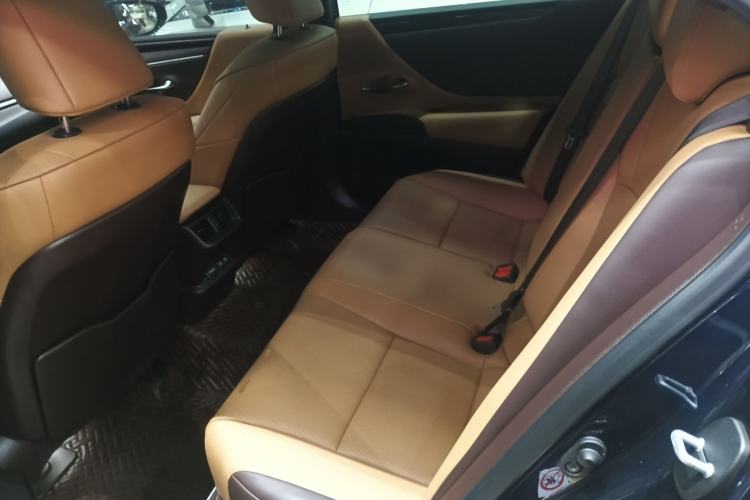 Used Lexus ES 2018 260 Excellence Edition China VI Standard
