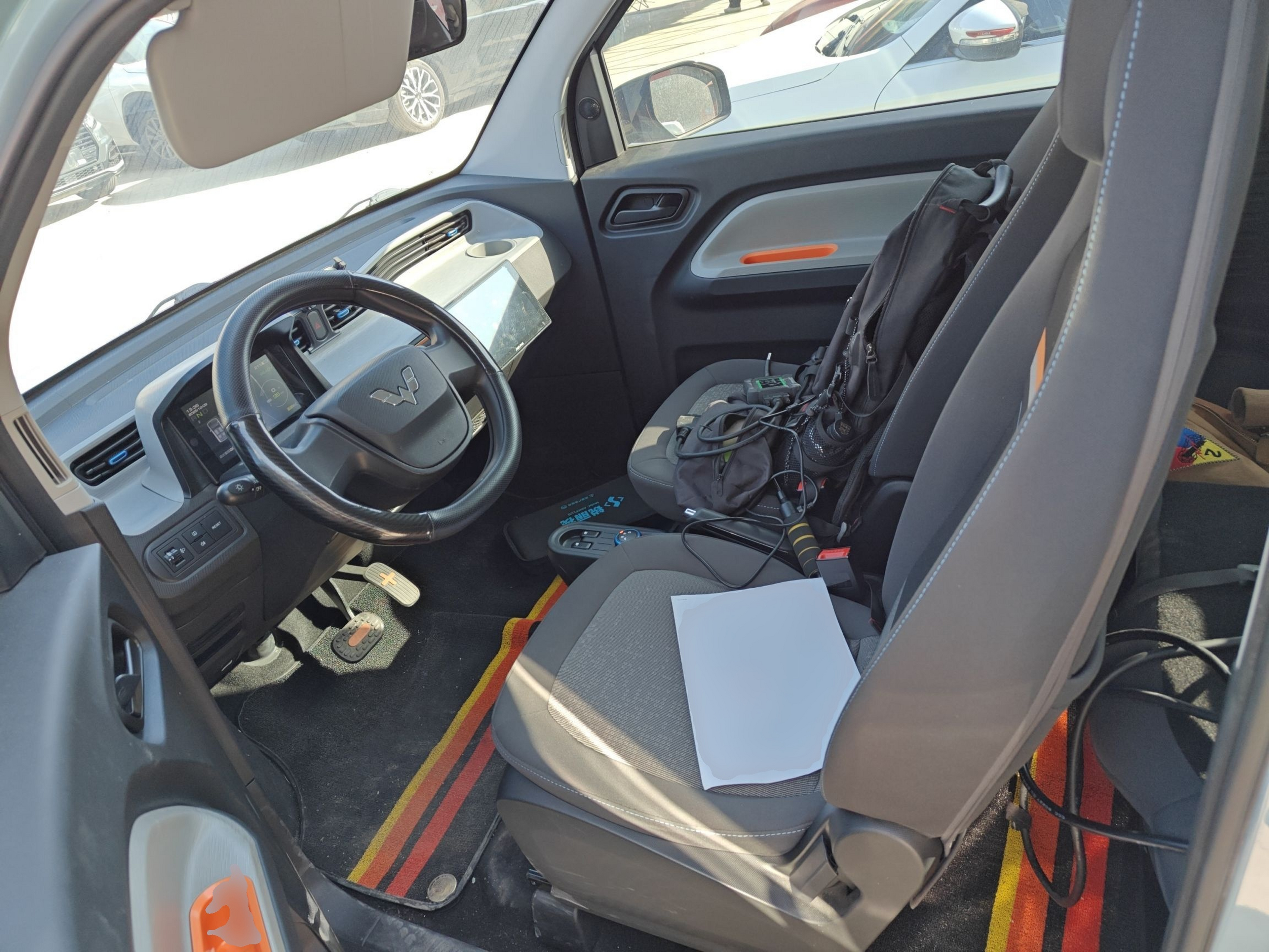 Переднее сиденье в автомобиле