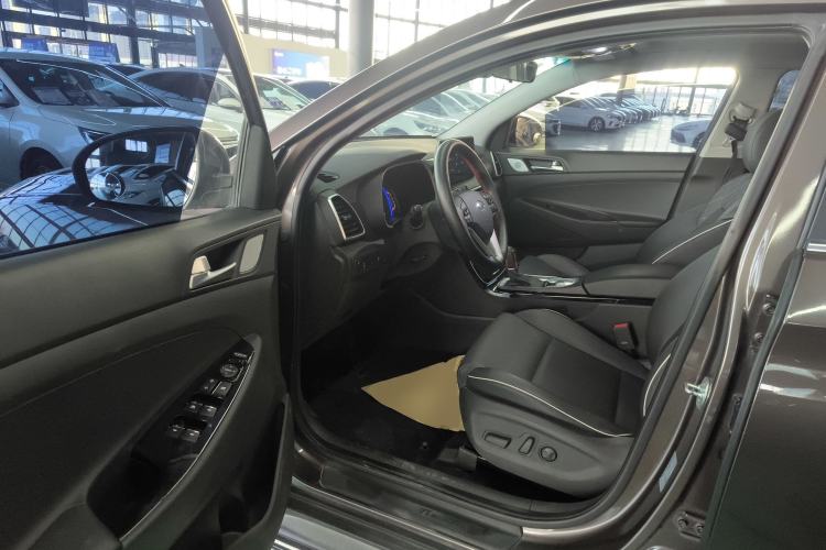 Used Hyundai Tucson 2019 280TGDi Dual-Clutch Two-Wheel Drive Fashion Edition China VI Standard
