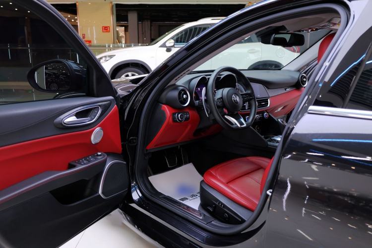 Used Alfa Romeo Giulia 2020 2.0T 280HP Track Edition Limited Release