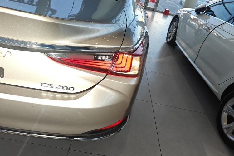 Used Lexus ES 2023 200 Excellence Edition
