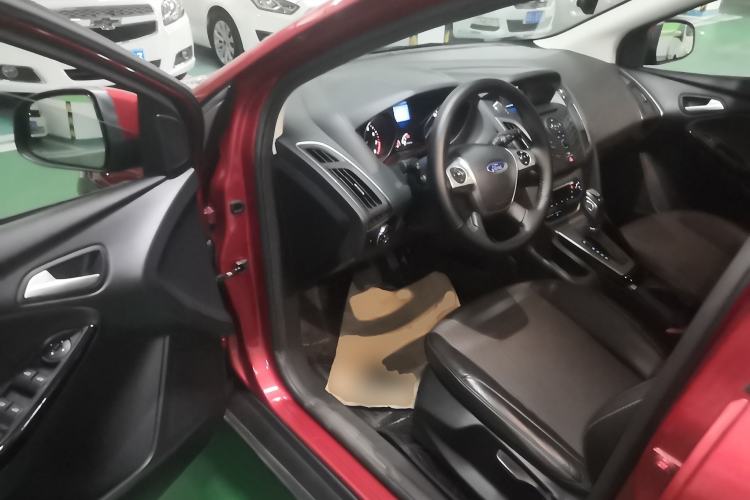 Used Ford Focus 2012 Hatchback 1.6L Automatic Fashion Edition
