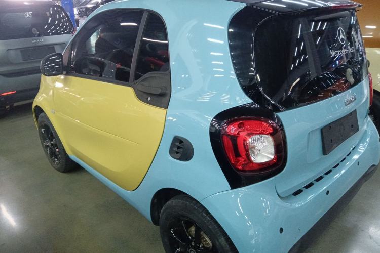 Used  fortwo 2015 1.0L 52 kW hardtop Dynamic version
