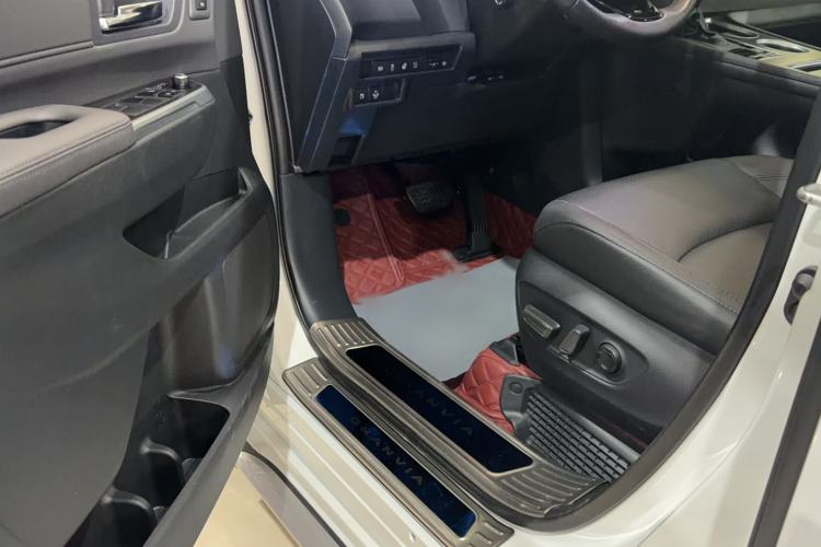 Used Toyota Granvia 2023 2.5L Hybrid Flagship VIP Edition