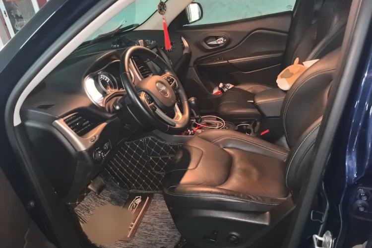 Used  Cherokee 2017 2.0L Superior Edition