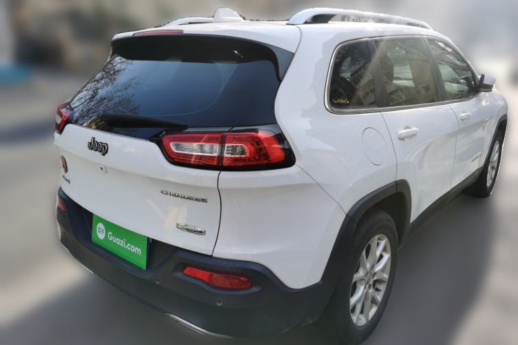 Used  Cherokee 2016 2.4L Professional Edition
