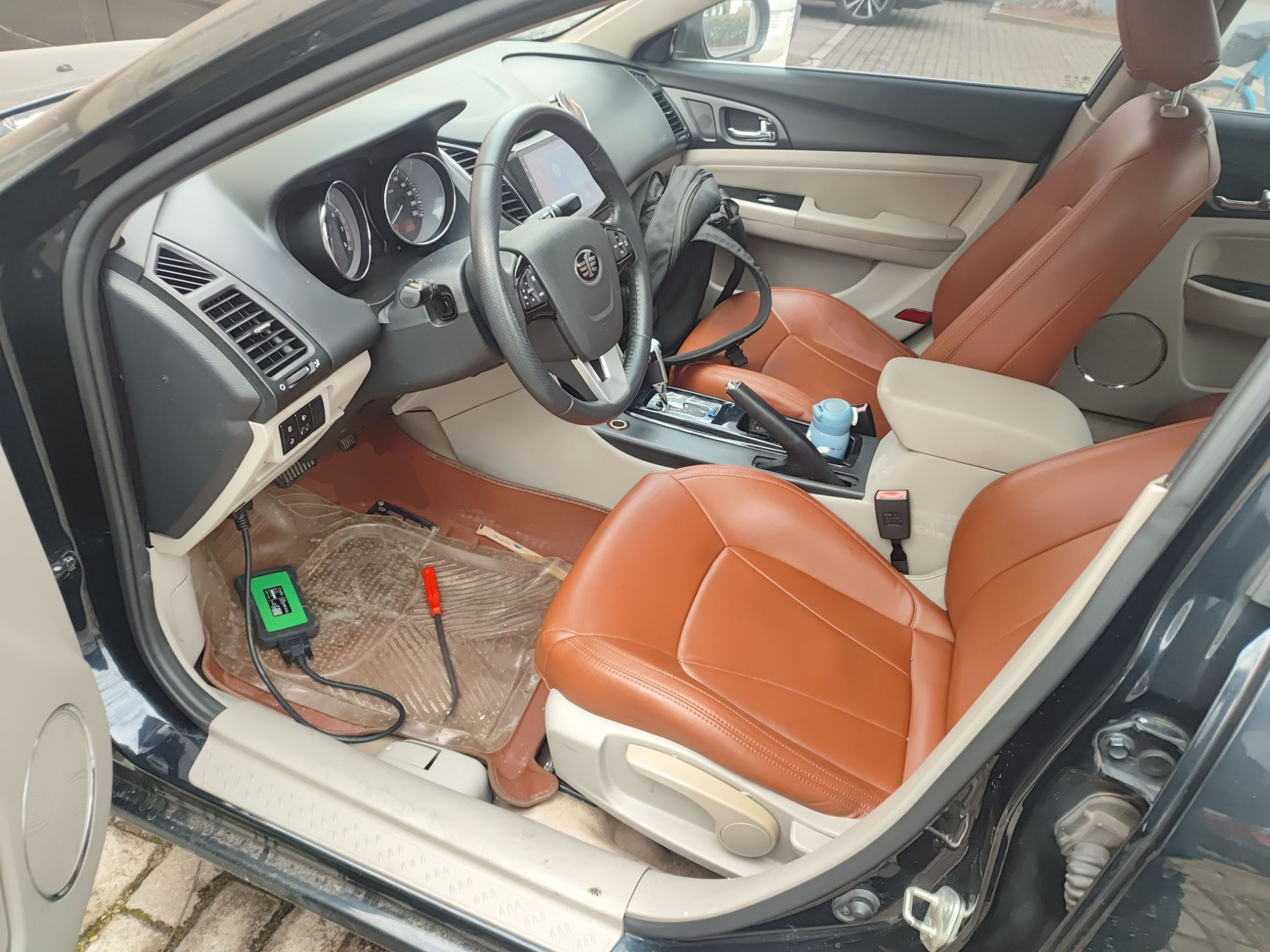 Переднее сиденье в автомобиле