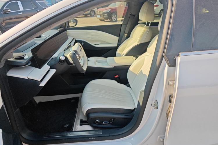 Used Geely Galaxy E8 2024 665 km Range Rear-Drive Starship Long-Range Version