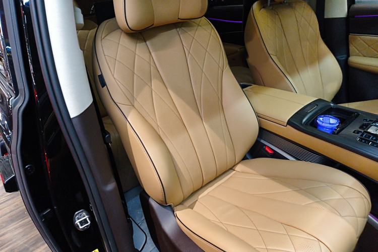 Used Denza D9 2024 DM-i 980 Four-Wheel Drive Flagship Model
