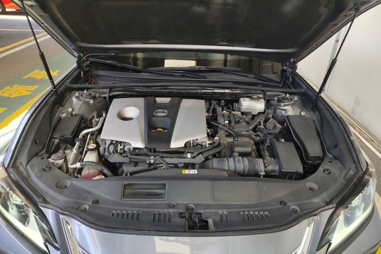 Used Lexus ES 2020 300h Premier Edition
