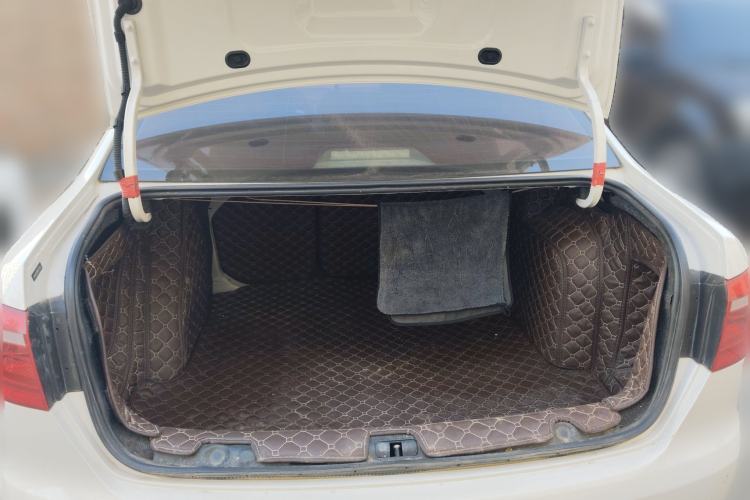 Used Volkswagen Lavida 2013 Restyled Classic 1.6L Manual Comfort Edition