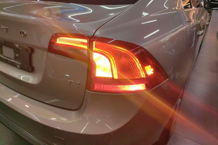 Used Volvo S60 2016 S60L T4 Zhiyuan Edition
