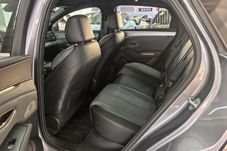 Used BYD Qin L 2025 DM-i Smart Drive 120KM Excellence Model
