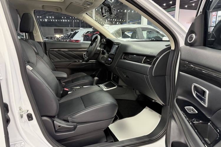 Used Mitsubishi Outlander 2020 2.0L Two-Wheel Drive Enjoyment Version 5 Seats