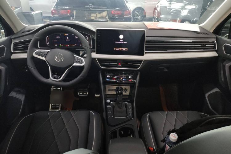 Used Volkswagen Tiguan L 2024 Outstanding Model 330TSI Automatic Two-Wheel Drive R-Line Dragon Glory Edition
