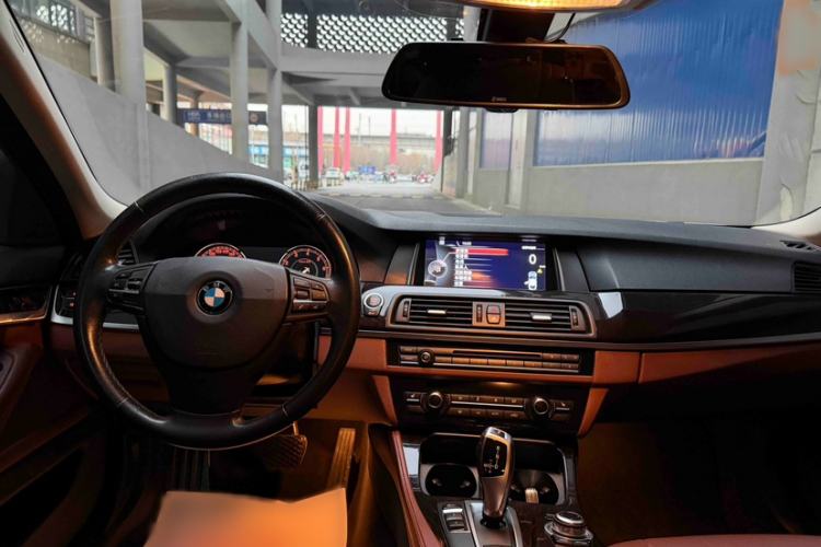 Used BMW 5 Series 2014 525Li Leading Model
