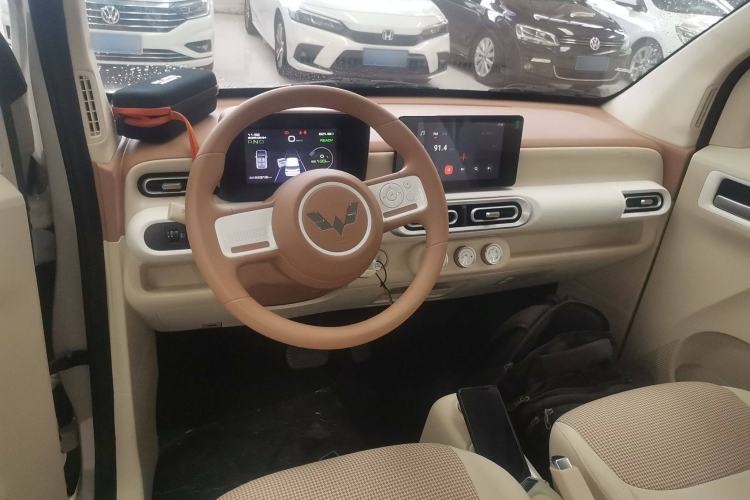 Used Wuling Hongguang MINIEV 2024 3rd Generation 215km Advanced Version
