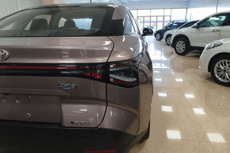 Used Toyota bZ3 2023 616 km Long-Range Premium
