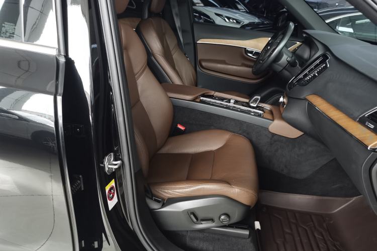 Used Volvo XC90 2022 B5 Smart Drive Luxury Edition 5 Seats
