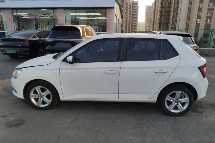 Used Skoda Fabia 2016 1.4L Automatic Car Enjoy Edition
