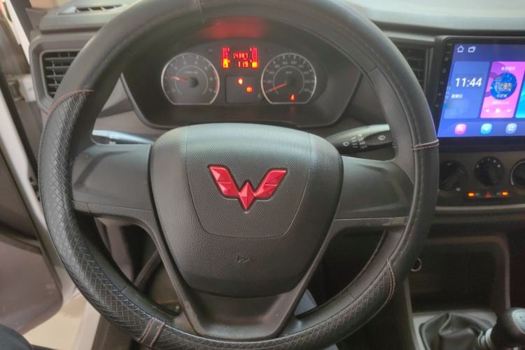 Used Wuling Hongguang V 2022 1.5L Jingqu Edition Enclosed-Window Vehicle with Electric Power Steering LAR