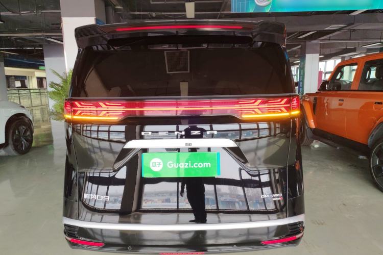 Used Denza D9 2025 DM-i Smart Drive 1020 Four-Wheel Drive Deluxe Model
