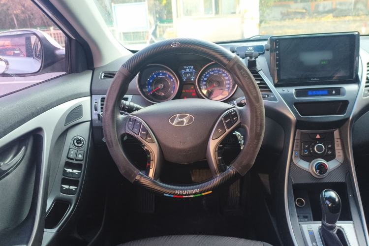 Used Hyundai Elantra 2015 1.6L Automatic Fashion Model