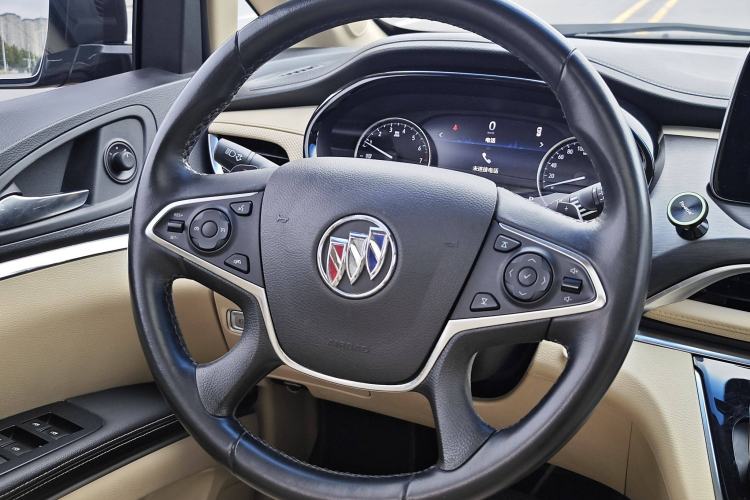 Used Buick GL8 2023 Facelifted Land Cruiser Executive Luxury Version
