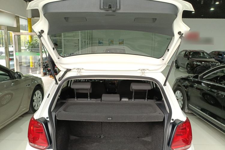 Used Volkswagen Polo 2016 1.6L Automatic Comfort Model
