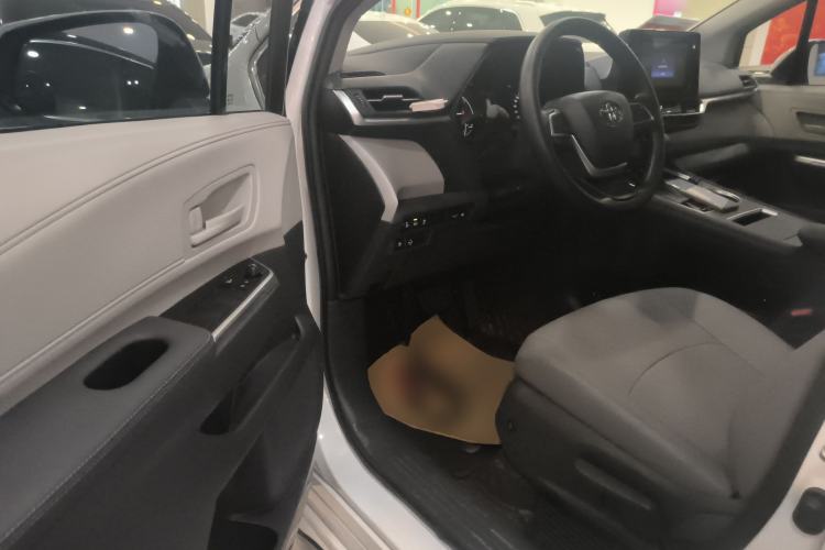 Used Toyota Granvia 2023 2.5L Hybrid Luxury Edition