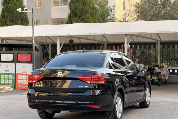 Used Volkswagen Lavida 2015 1.6L Manual Fashion Edition
